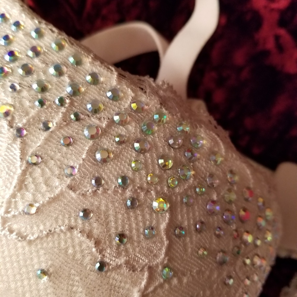 Limited ed. Victoria Secret rhinestone padded bra - Picture 8 of 8